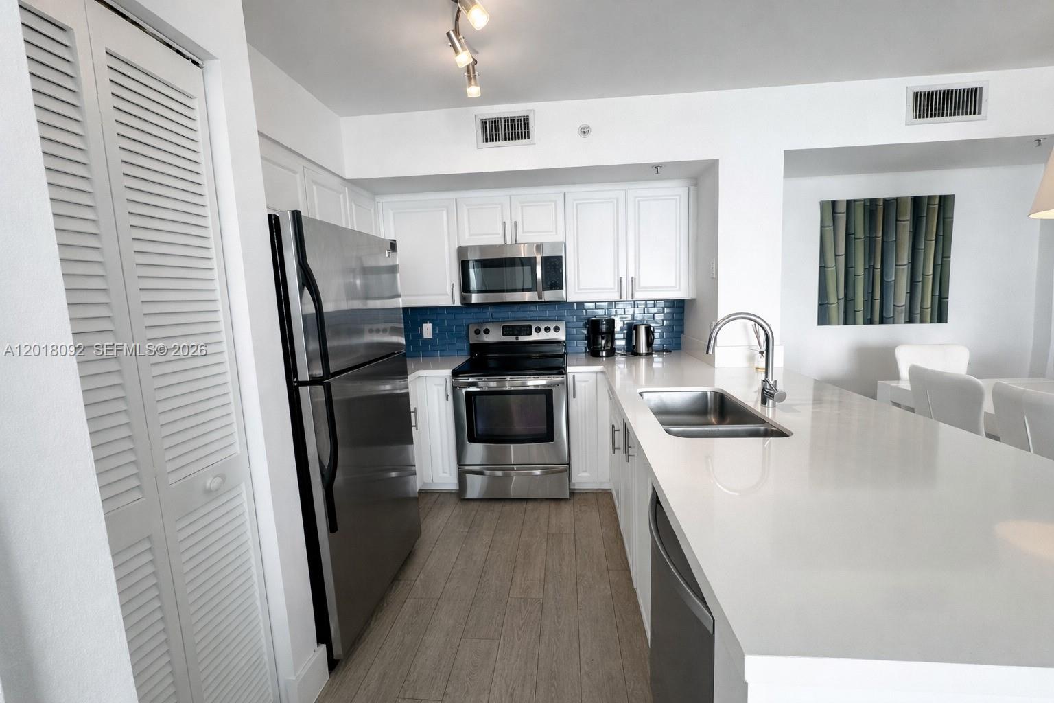 90 Alton Road, Unit 1804 Miami Beach, FL 33139 - Photo 15 of 42