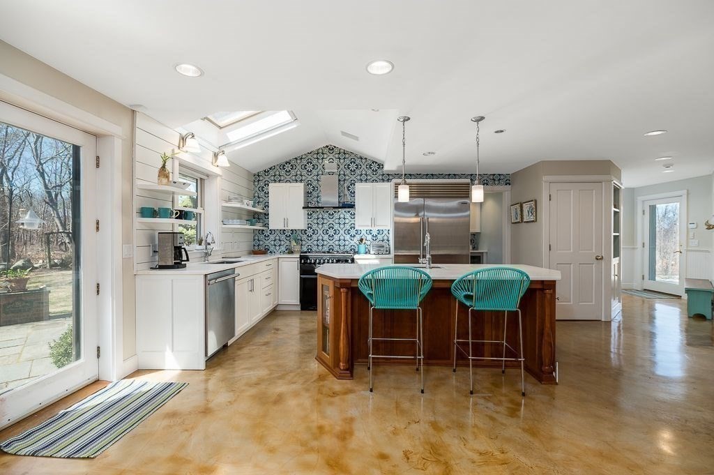 18 Doctors Run Rockport, MA 01966 - Photo 8 of 40