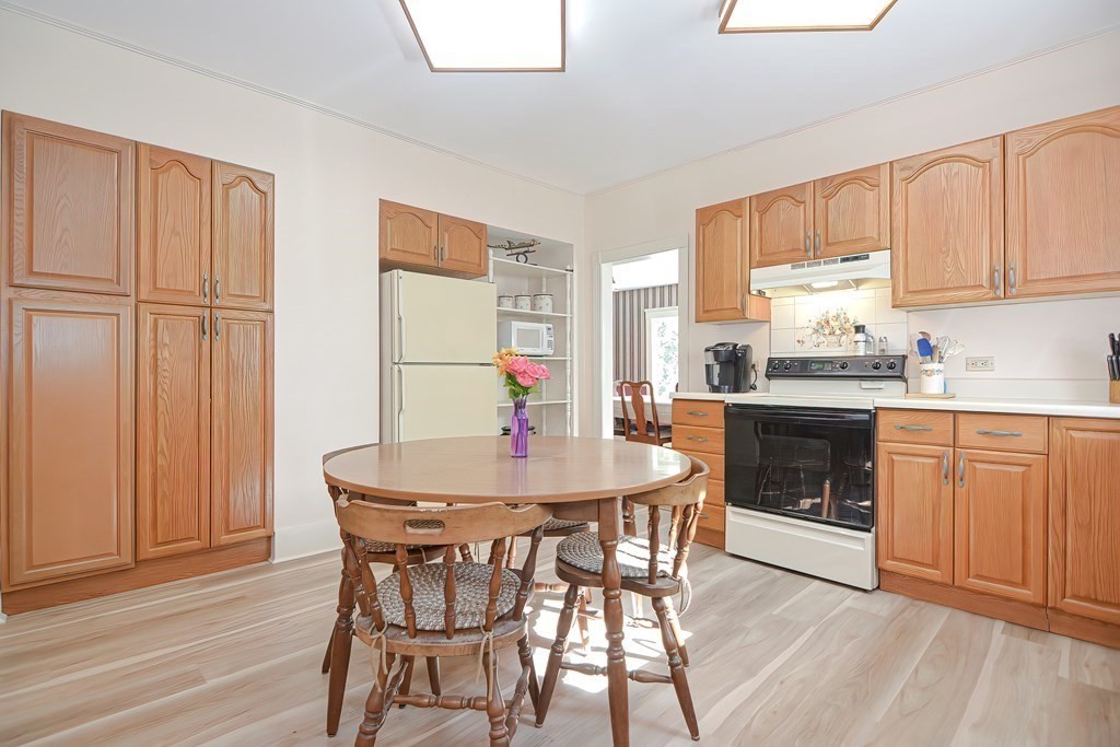 236 Walnut Street Reading, MA 01867 - Photo 16 of 30