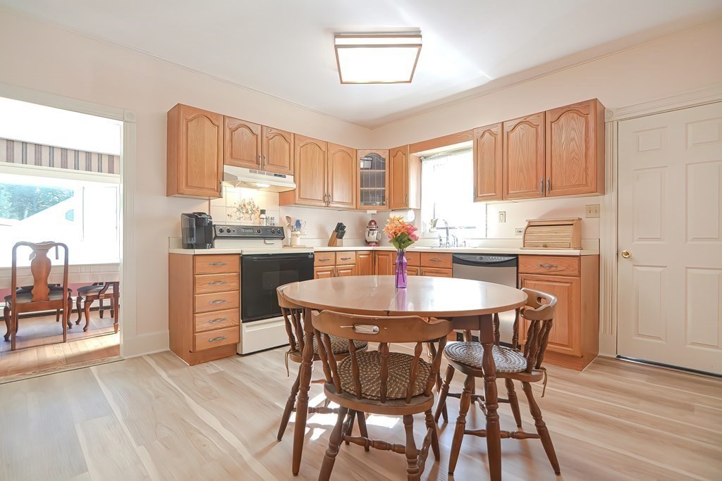 236 Walnut Street Reading, MA 01867 - Photo 17 of 30