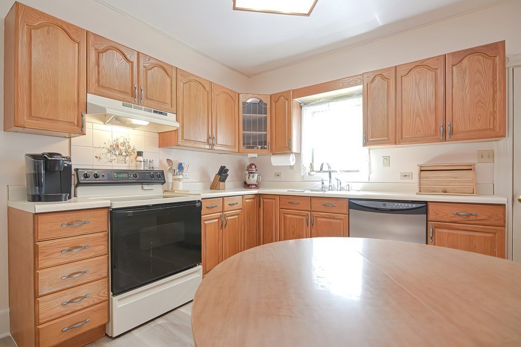 236 Walnut Street Reading, MA 01867 - Photo 18 of 30