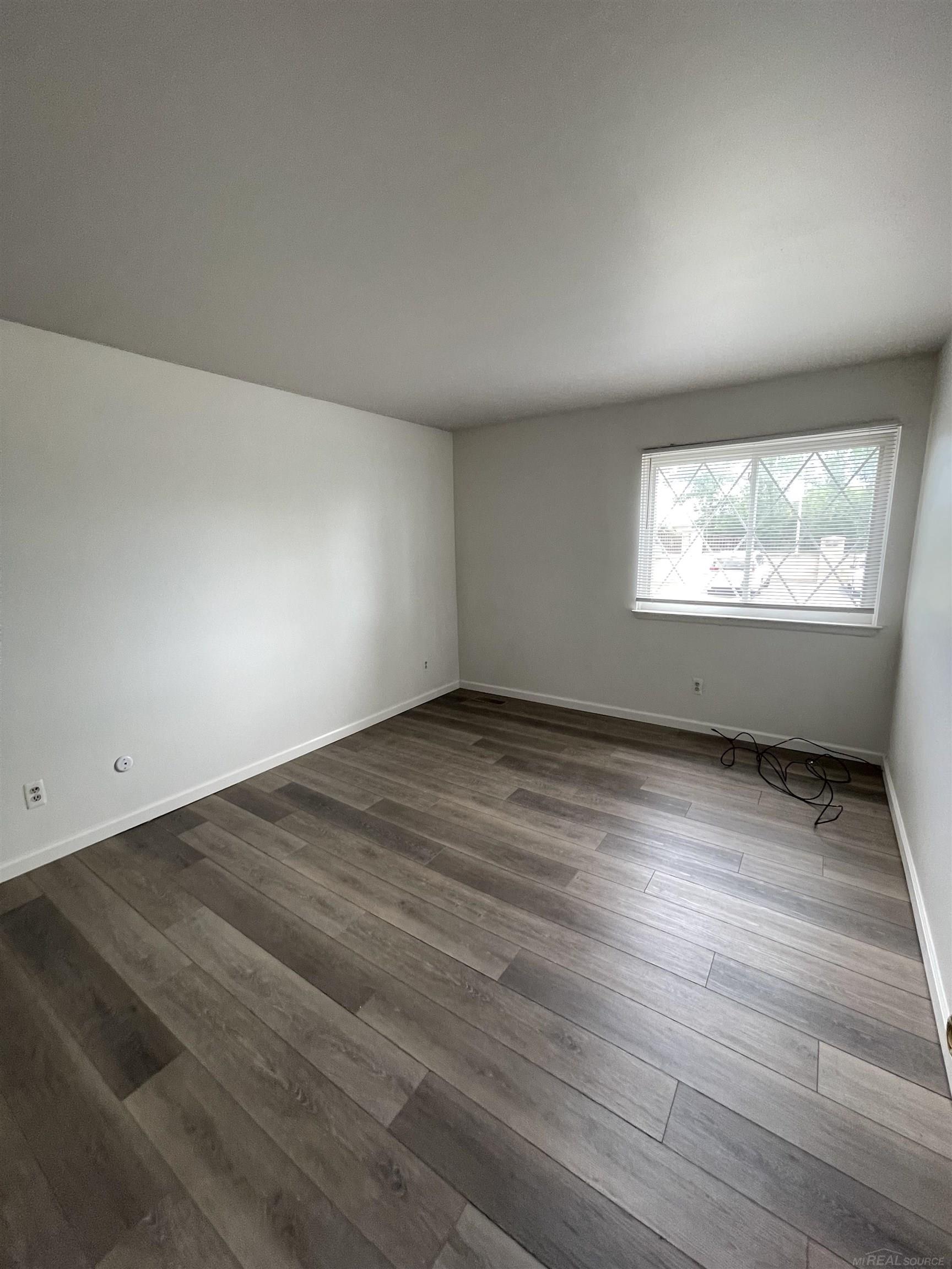 29313 Hayes Road, Unit G10 Warren, MI 48088 - Photo 11 of 13