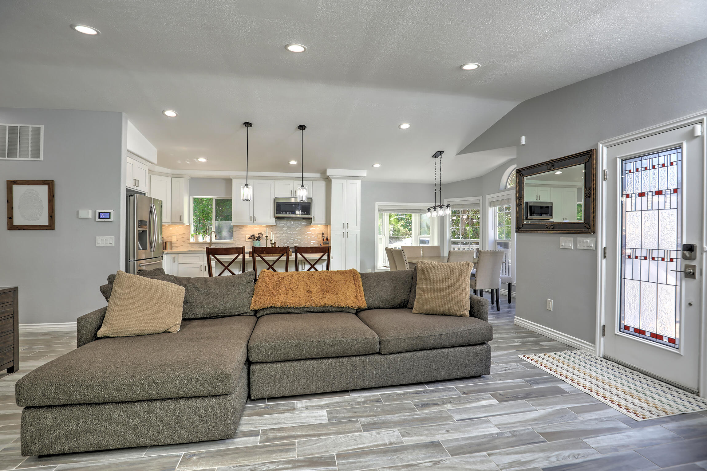 1625 Sycamore Canyon Road Santa Barbara, CA 93108 - Photo 4 of 31 Living room
