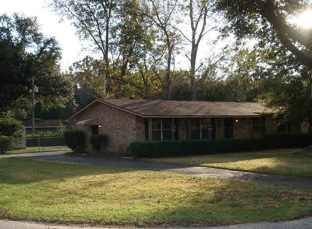 201 West Sycamore Avenue Foley, AL 36535 - Photo 1 of 1