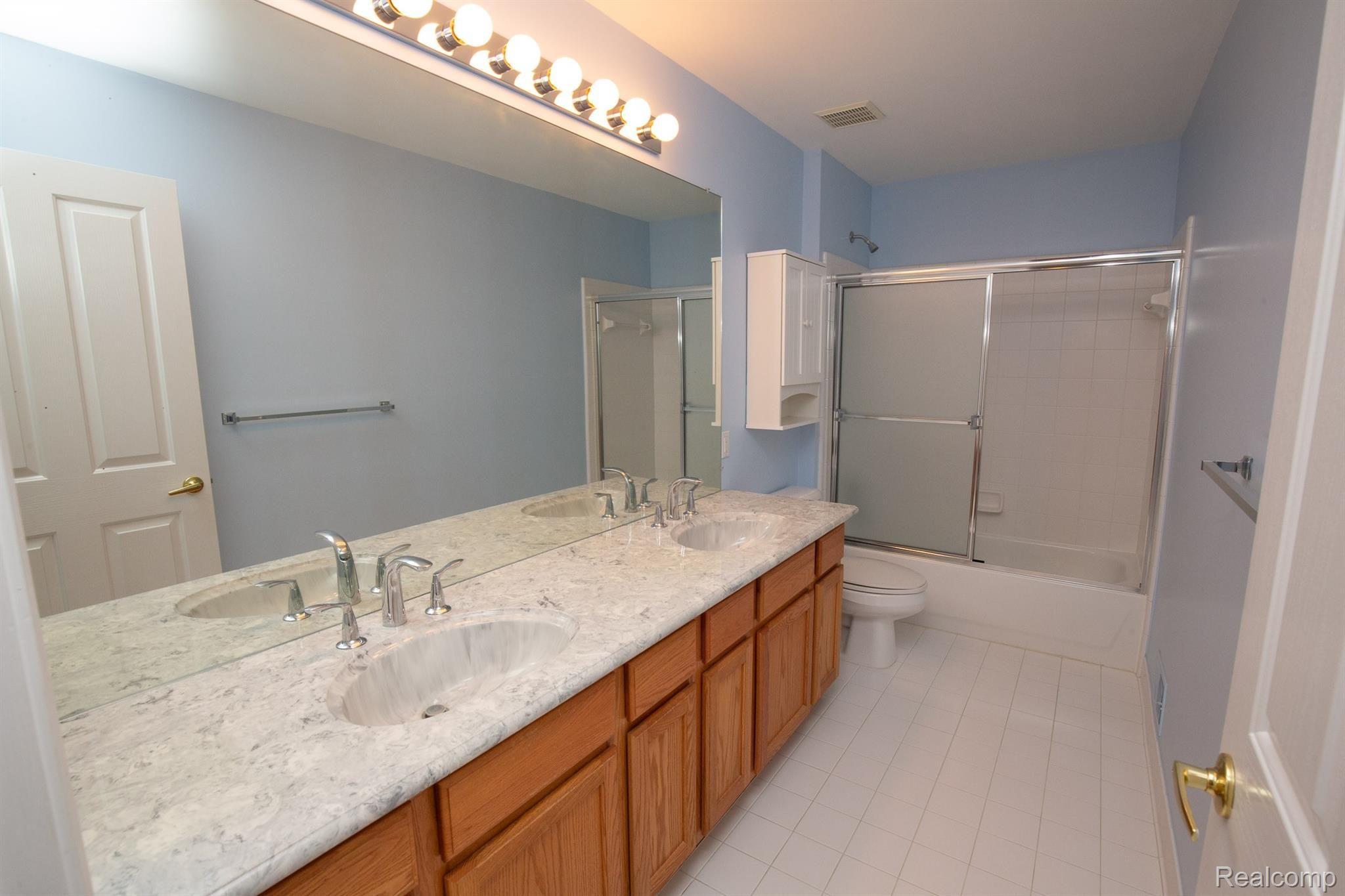 4040 Holly Lane Rochester, MI 48306 - Photo 42 of 63 IMG_6188.jpg