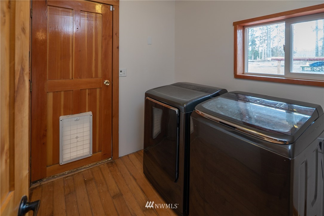3399 East Harbor Road Langley, WA 98260 - Photo 26 of 36 a utility room with dryer and washer