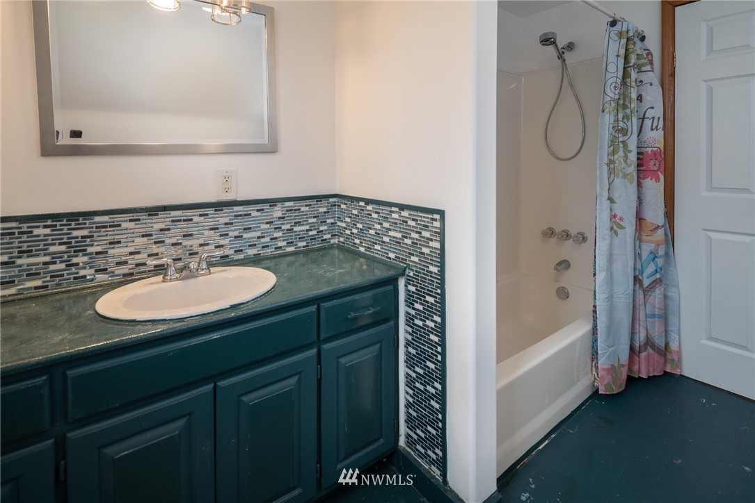 3399 East Harbor Road Langley, WA 98260 - Photo 32 of 36 a bathroom with a sink and a mirror