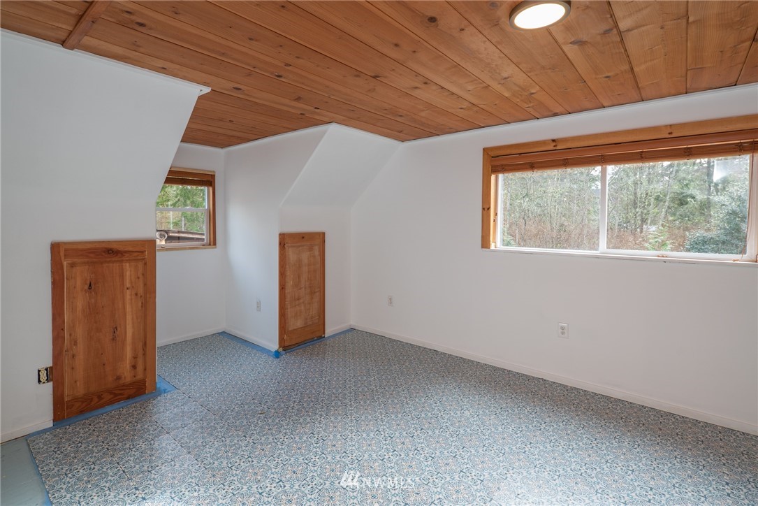 3399 East Harbor Road Langley, WA 98260 - Photo 35 of 36 an empty room with windows