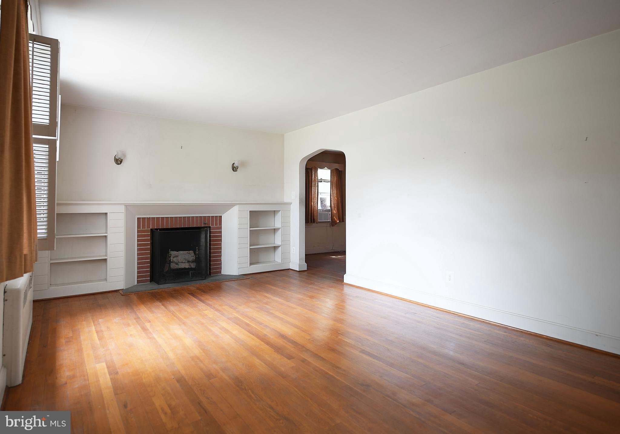 4 Northship Road Baltimore, MD 21222 - Photo 4 of 35 Living Room w/Hardwood Floors
