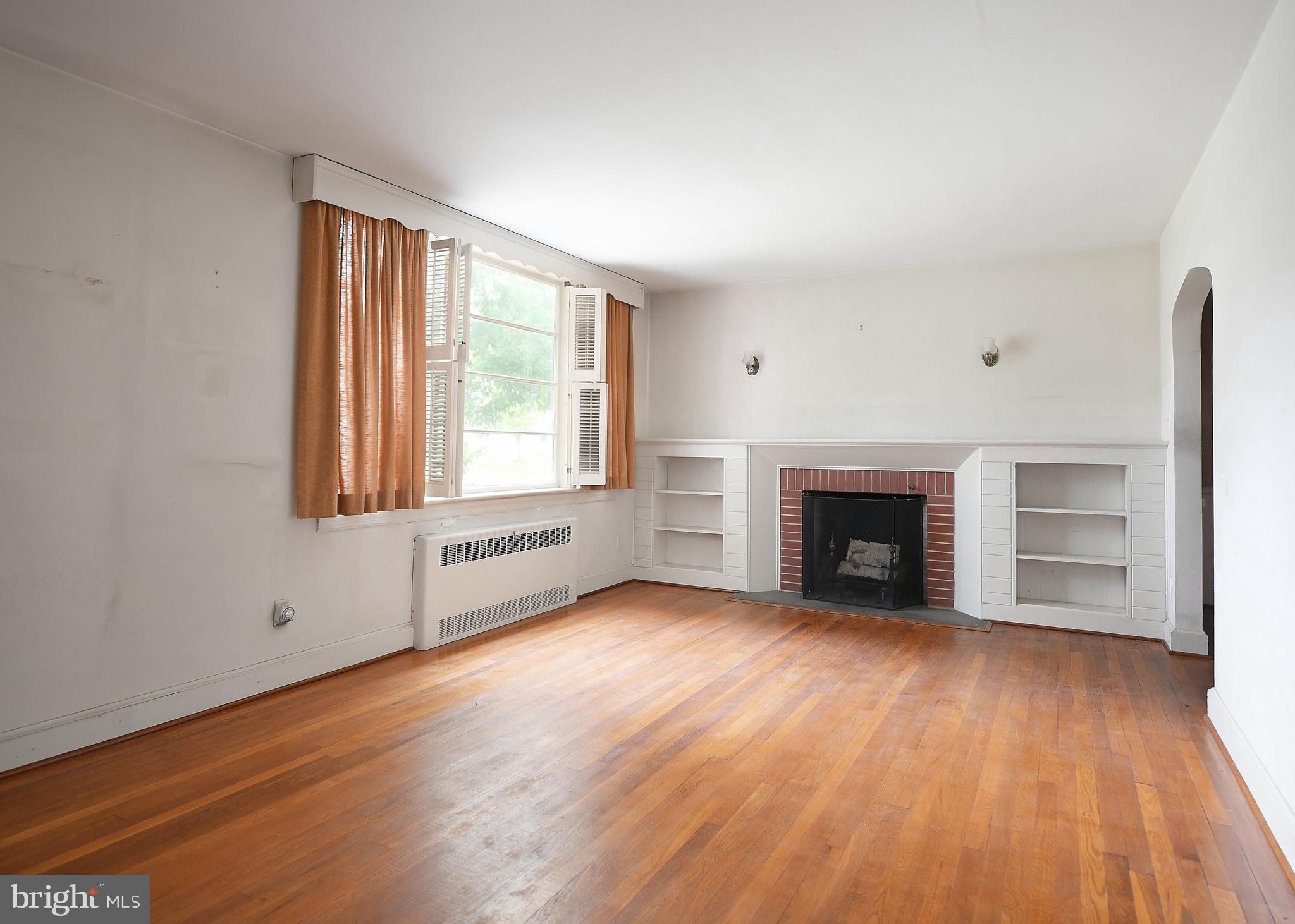 4 Northship Road Baltimore, MD 21222 - Photo 5 of 35 Beautiful Built-Ins