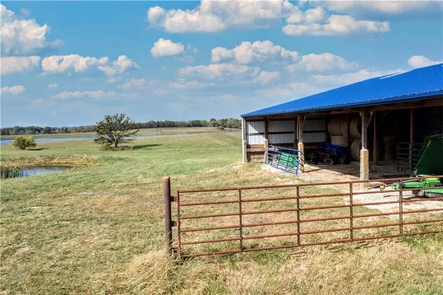 $1,300,000 | 23700 South State Route East, Pleasant Hill, MO 64080