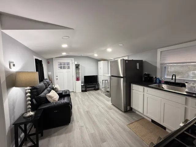 $1,850 | 465 James Farm Road, Stratford, CT 06614