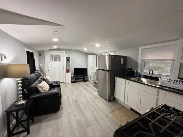 $1,850 | 465 James Farm Road, Stratford, CT 06614