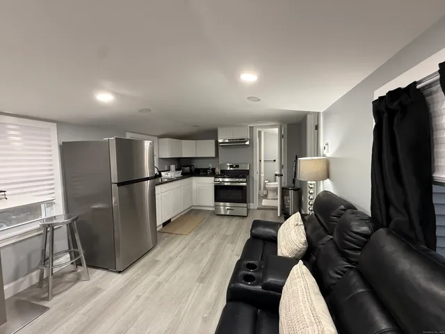 $1,850 | 465 James Farm Road, Stratford, CT 06614