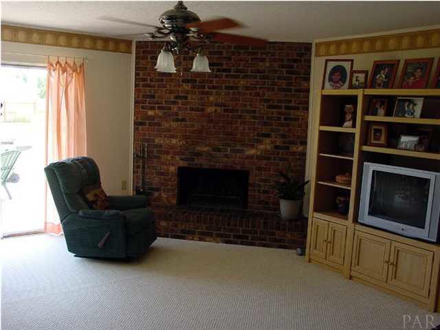 4262 Croydon Road Pensacola, FL 32514 - Photo 3 of 16 Large Great Room w/Fireplace