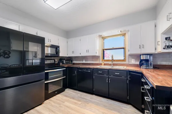 $575,000 | 1084 East 300th Street North, Declo, ID 83323