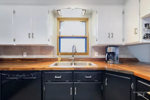 $575,000 | 1084 East 300th Street North, Declo, ID 83323