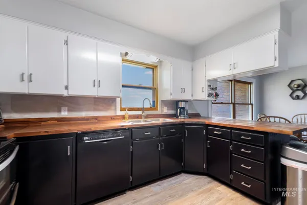 $575,000 | 1084 East 300th Street North, Declo, ID 83323