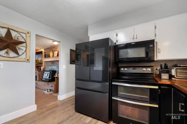$575,000 | 1084 East 300th Street North, Declo, ID 83323