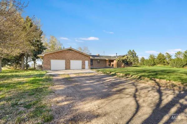$575,000 | 1084 East 300th Street North, Declo, ID 83323