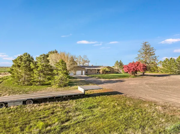 $575,000 | 1084 East 300th Street North, Declo, ID 83323