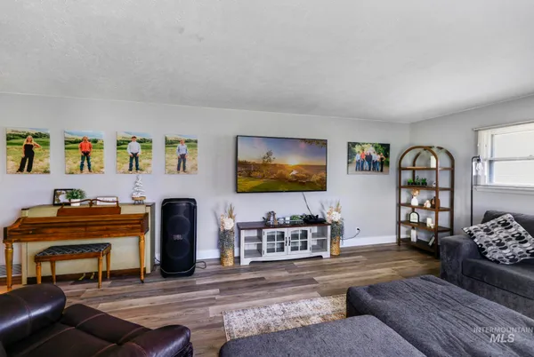 $575,000 | 1084 East 300th Street North, Declo, ID 83323