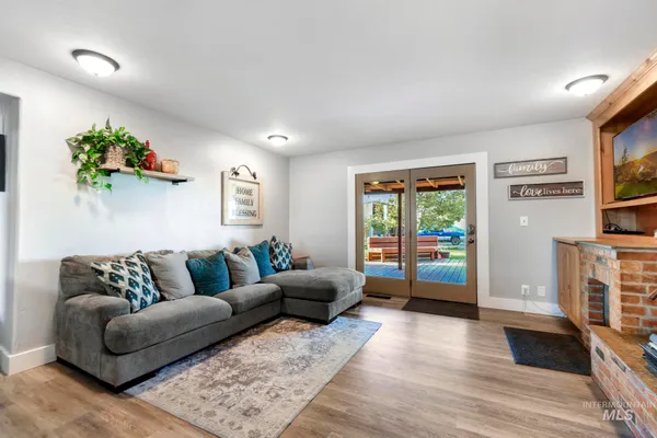 $575,000 | 1084 East 300th Street North, Declo, ID 83323