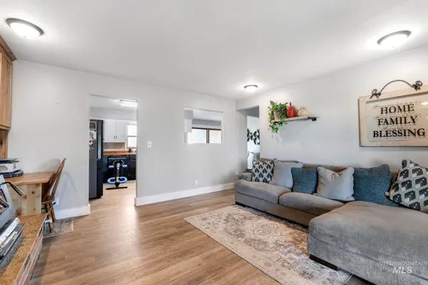 $575,000 | 1084 East 300th Street North, Declo, ID 83323