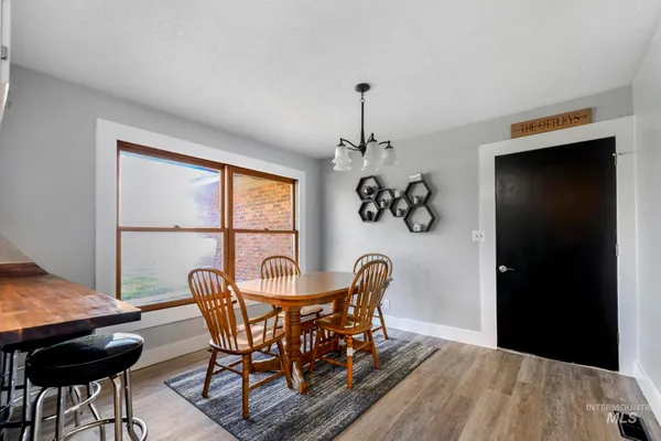 $575,000 | 1084 East 300th Street North, Declo, ID 83323