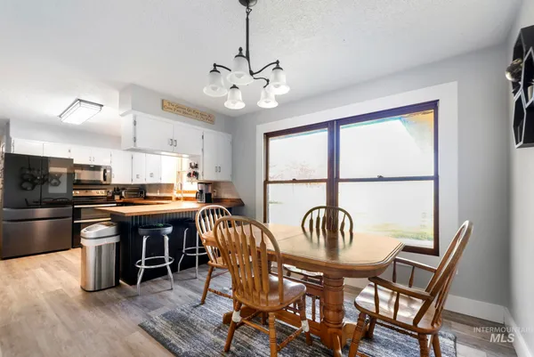 $575,000 | 1084 East 300th Street North, Declo, ID 83323