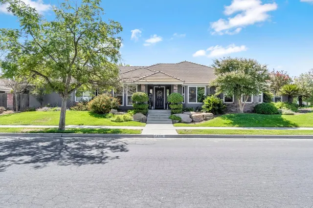 $495,000 | 1405 Lincoln Lane, Lemoore, CA 93245