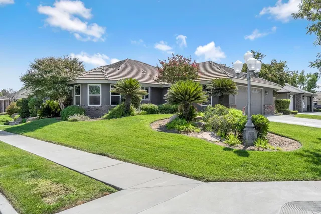 $495,000 | 1405 Lincoln Lane, Lemoore, CA 93245