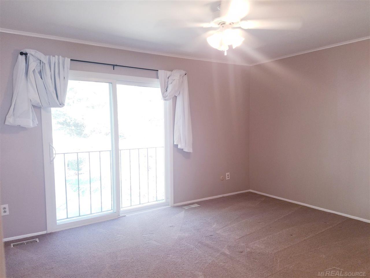 1554 Gas Light Lane Rochester, MI 48306 - Photo 11 of 28 50018462-10.JPG