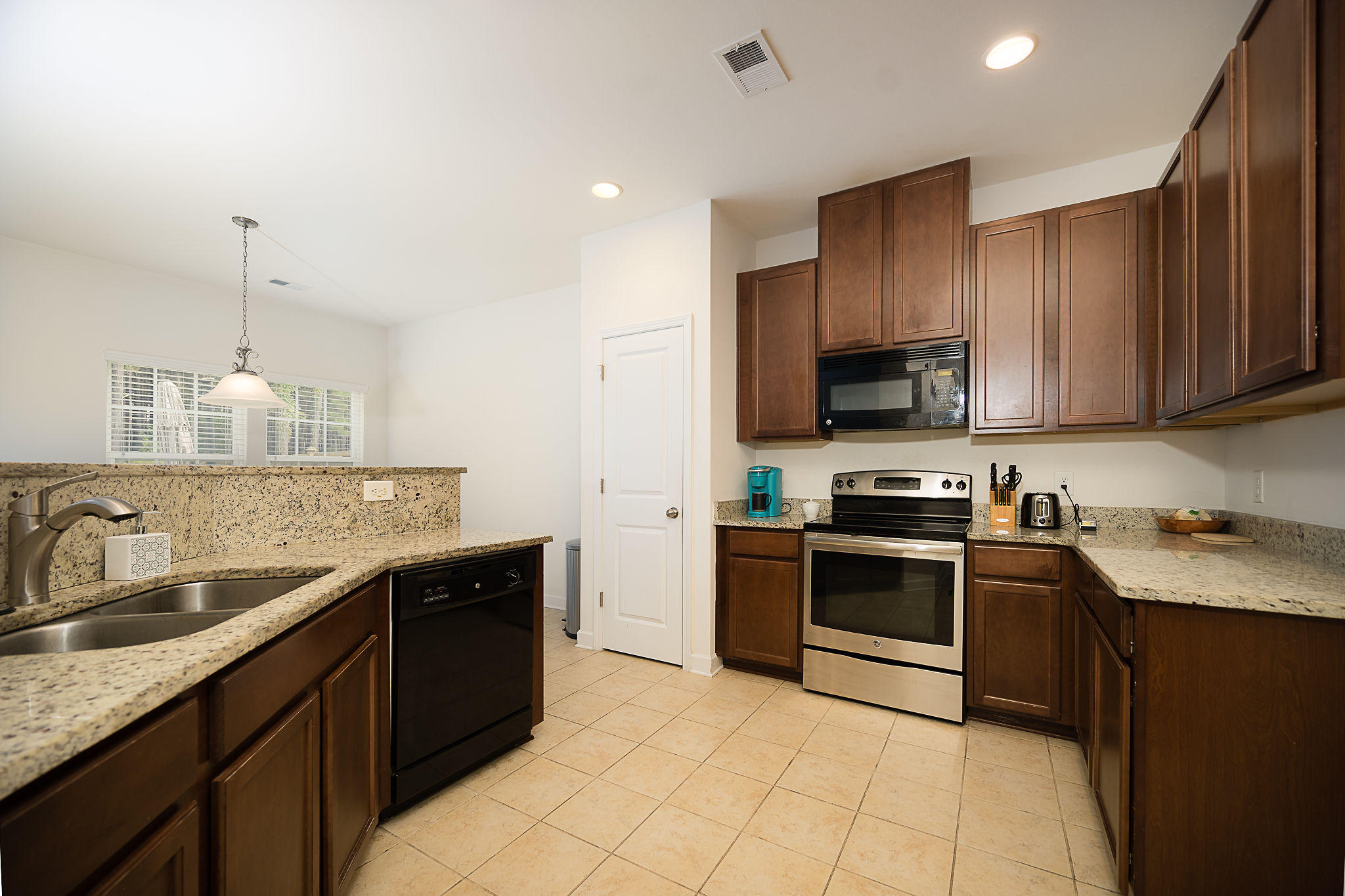 233 Overcup Loop Summerville, SC 29486 - Photo 8 of 56 Kitchen