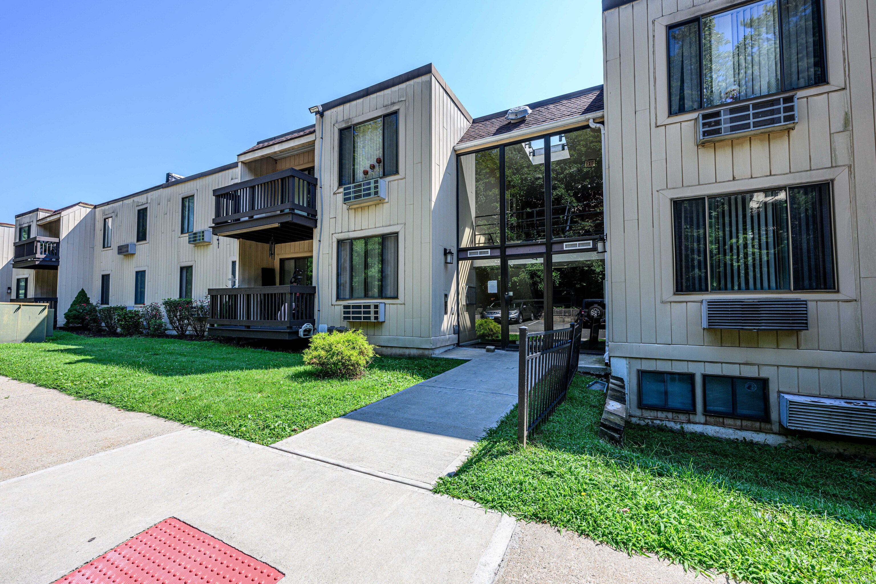 175 Mill Pond Road, Unit 424 Hamden, CT 06514 - Photo 1 of 1 Gallery Image 1