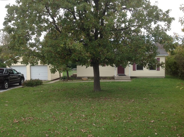 a view of a house with backyard