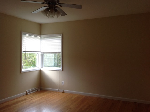 18904 Wolf Road Mokena, IL 60448 - Photo 5 of 10 an empty room with a window
