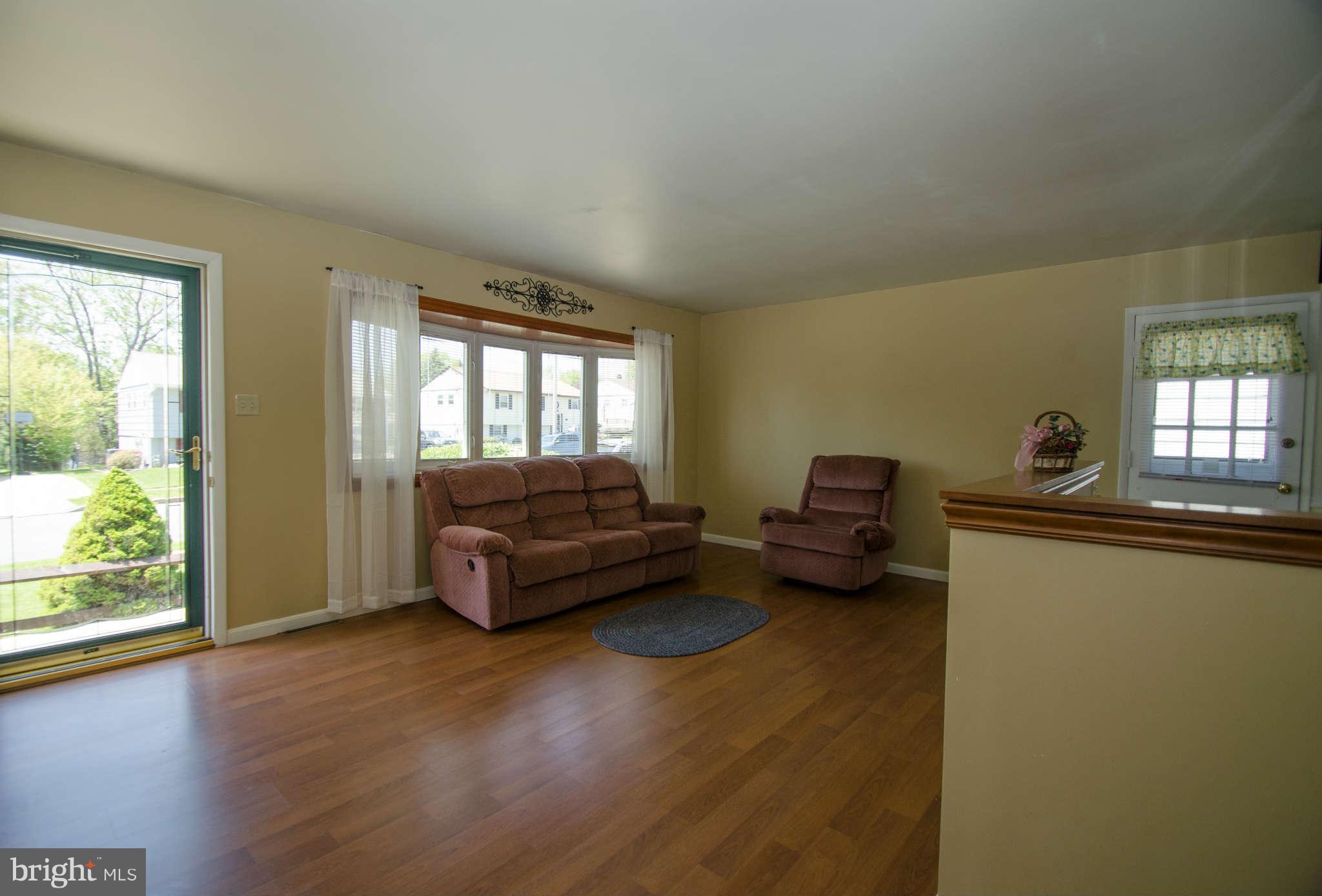 315 Leyton Road Reisterstown, MD 21136 - Photo 6 of 20 Living Room
