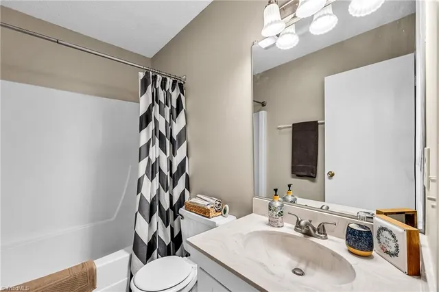 $1,125 | 207 Northpoint Avenue, High Point, NC 27262