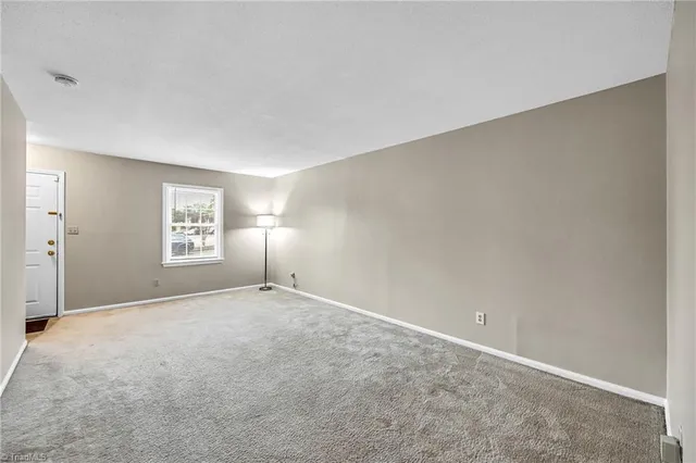 $1,125 | 207 Northpoint Avenue, High Point, NC 27262