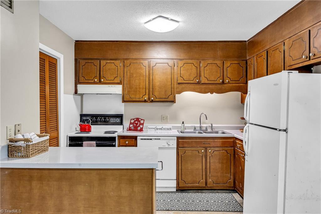 207 Northpoint Avenue High Point, NC 27262 - Photo 6 of 15