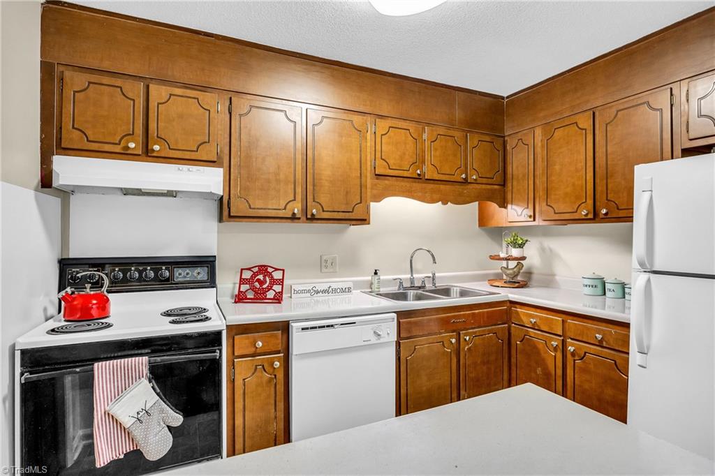 207 Northpoint Avenue High Point, NC 27262 - Photo 7 of 15