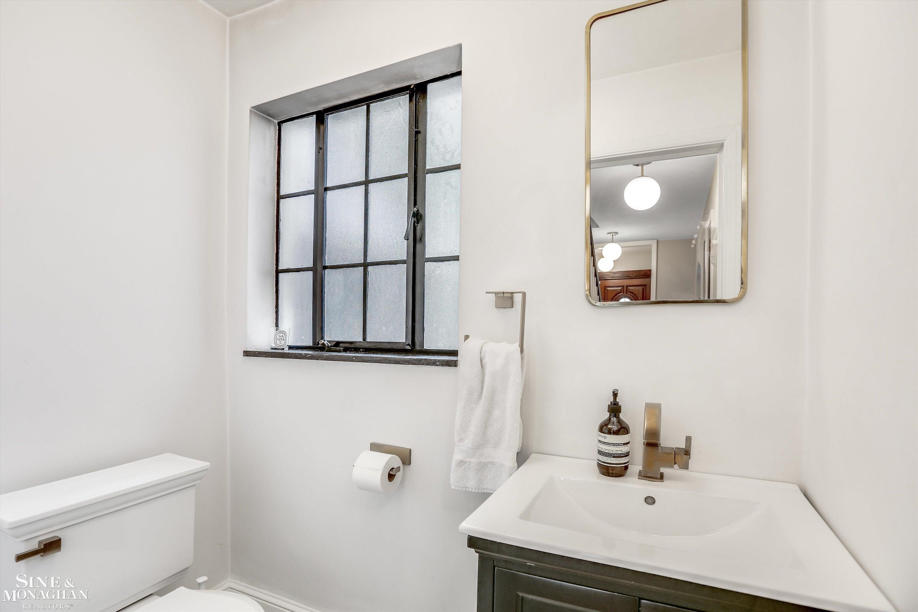 1204 Bishop Road Grosse Pointe, MI 48230 - Photo 15 of 47 50127152-14.JPG
