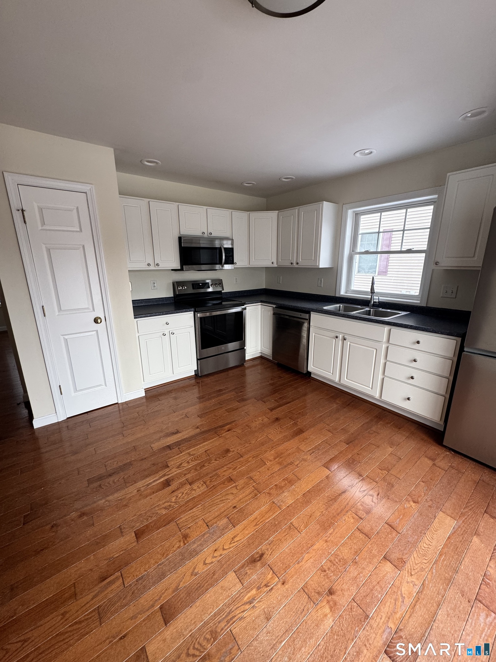 38 Prospect Street, Unit B Stonington, CT 06379 - Photo 6 of 19