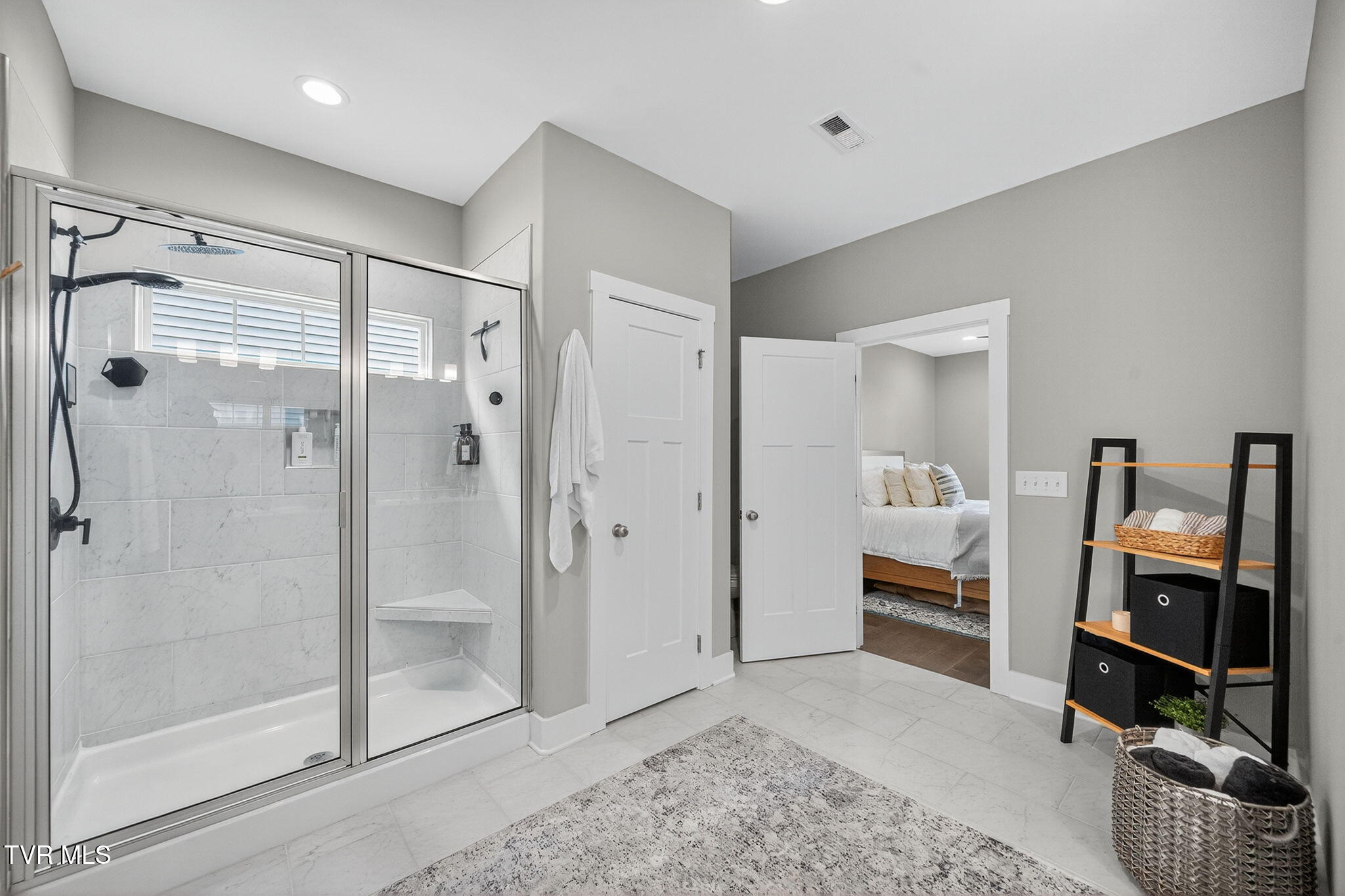 118 Gunners Way Gray, TN 37615 - Photo 23 of 33 Primary Bathroom
