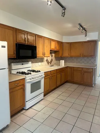$2,300 | 5826 North Broadway, Unit 1, Chicago, IL 60660