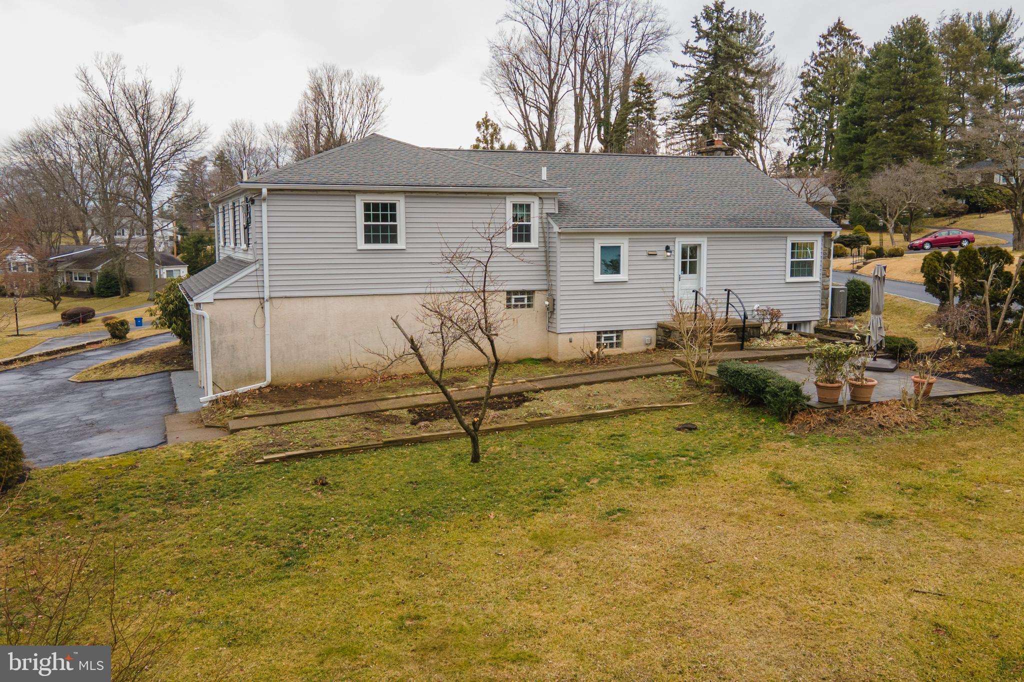2732 South Kent Road Broomall, PA 19008 - Photo 13 of 29 Gallery Image 13