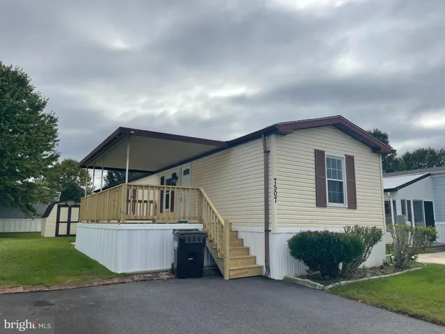 a house view with a outdoor space