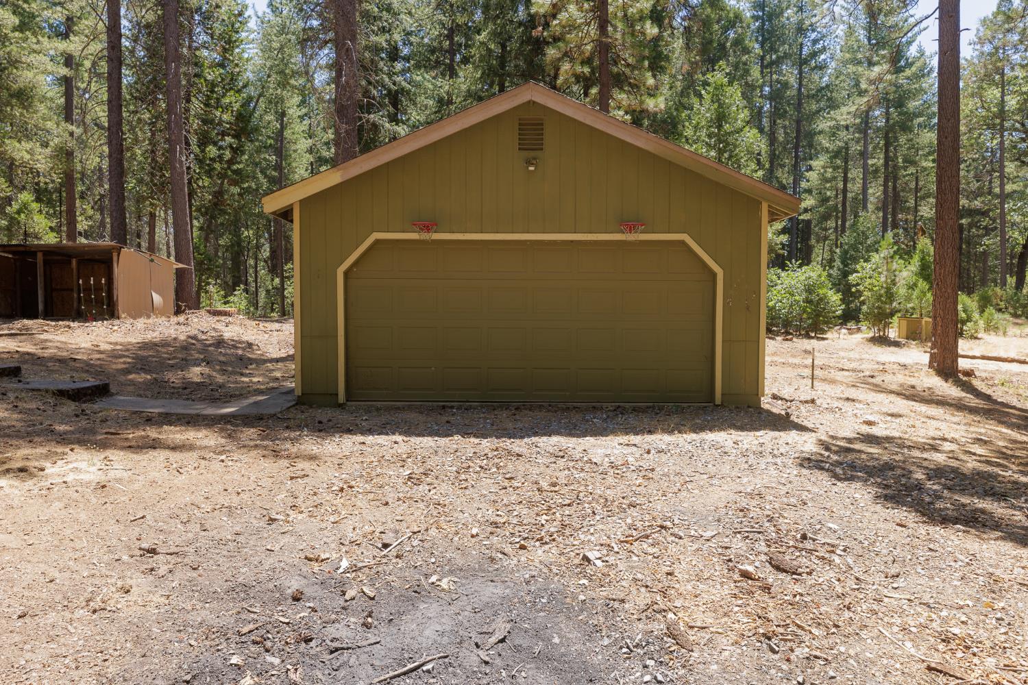 7140 Darling Cabin Road Garden Valley, CA 95633 - Photo 7 of 34 a backyard of a house