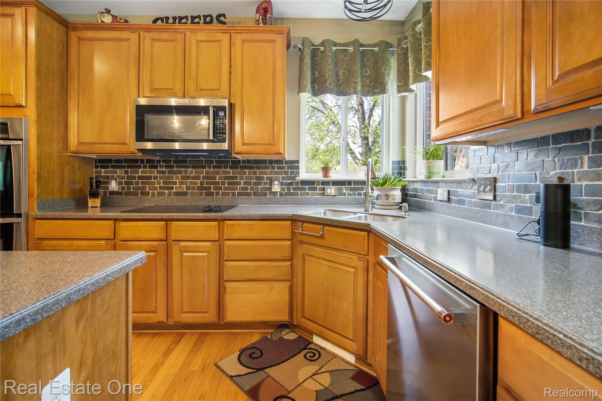 3453 Everett Drive Rochester, MI 48307 - Photo 23 of 50 IMG_0494.jpg